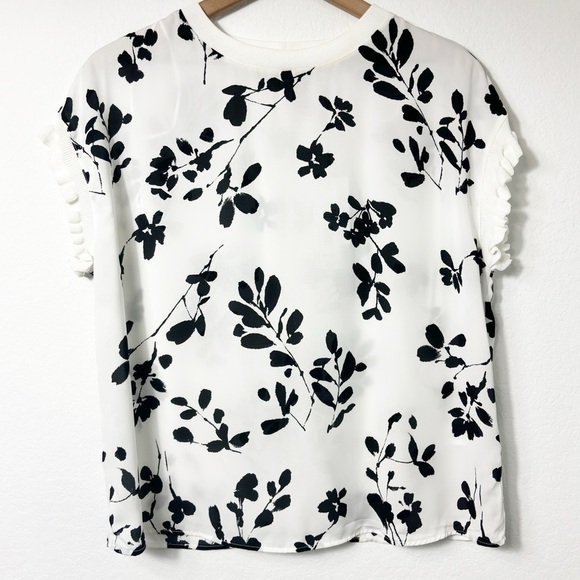 T. TAHARI RUFFLE CAP SLEEVE BLACK WHITE WOMEN SHORT SLEEVE BLOUSE SIZE LARGE NEW - Picture 2 of 9